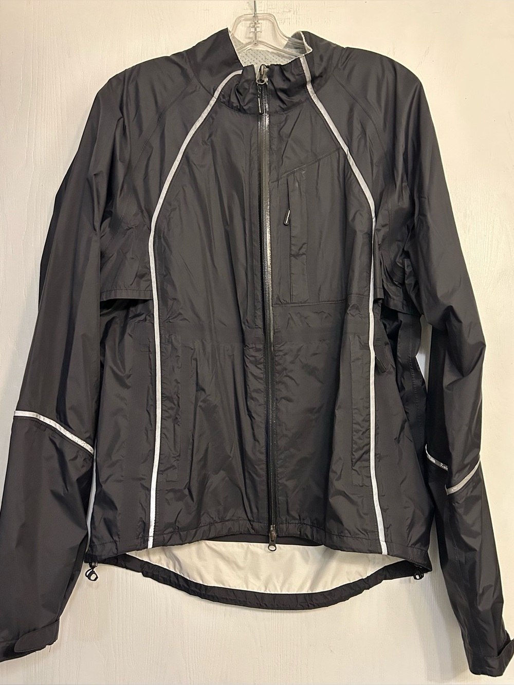 Bontrager Performance Cycling Athletic Reflective Mens Windbreaker Size Medium.